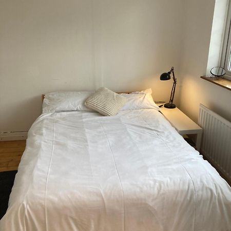 Villa Entire Terraced Two Story Redbrick House With Parking In Secluded Cul De Sac Dublin Exterior foto