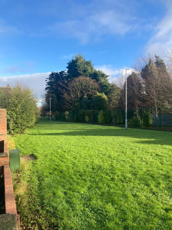 Villa Entire Terraced Two Story Redbrick House With Parking In Secluded Cul De Sac Dublin Exterior foto