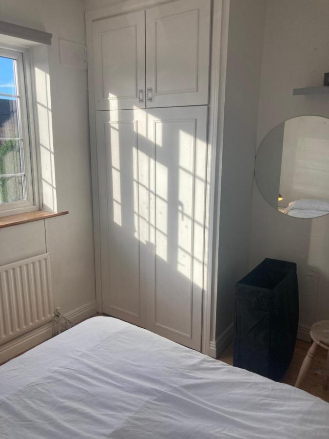 Villa Entire Terraced Two Story Redbrick House With Parking In Secluded Cul De Sac Dublin Exterior foto